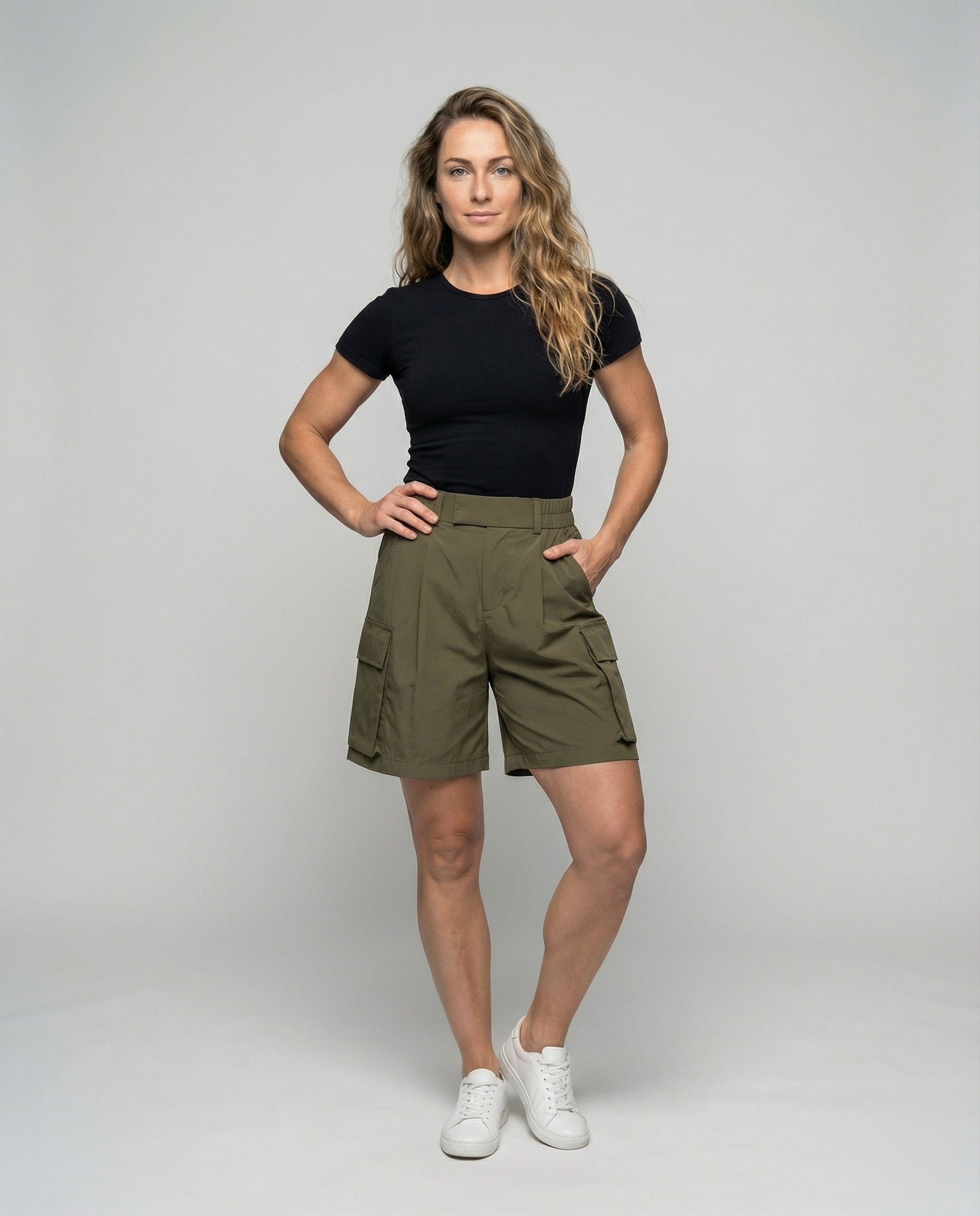 Shorts Cargo Donna con Pieghe Tasche Laterali - Brentozzi
