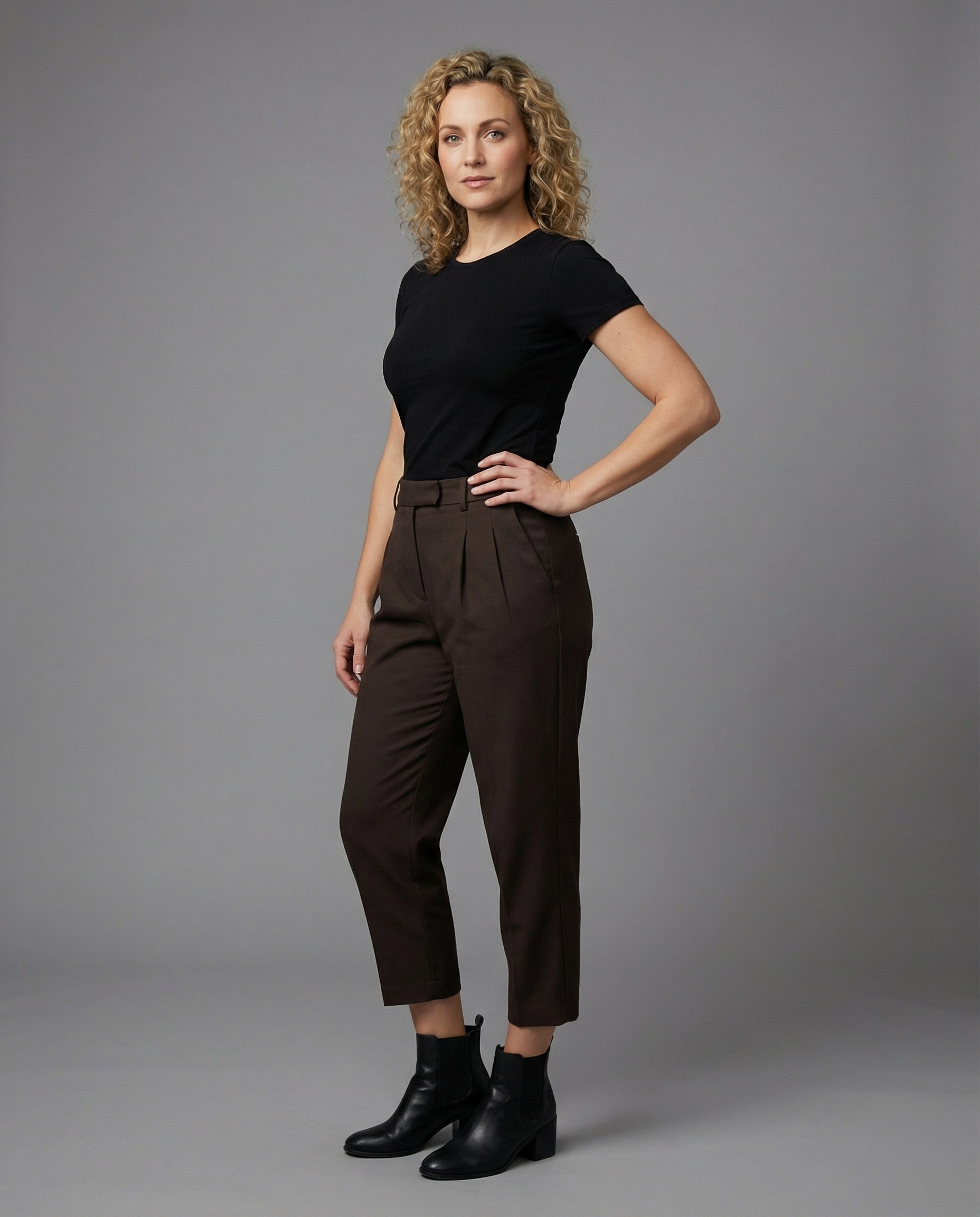 Pantaloni Cigarette Donna Eleganti con Pinces</assistant - Brentozzi