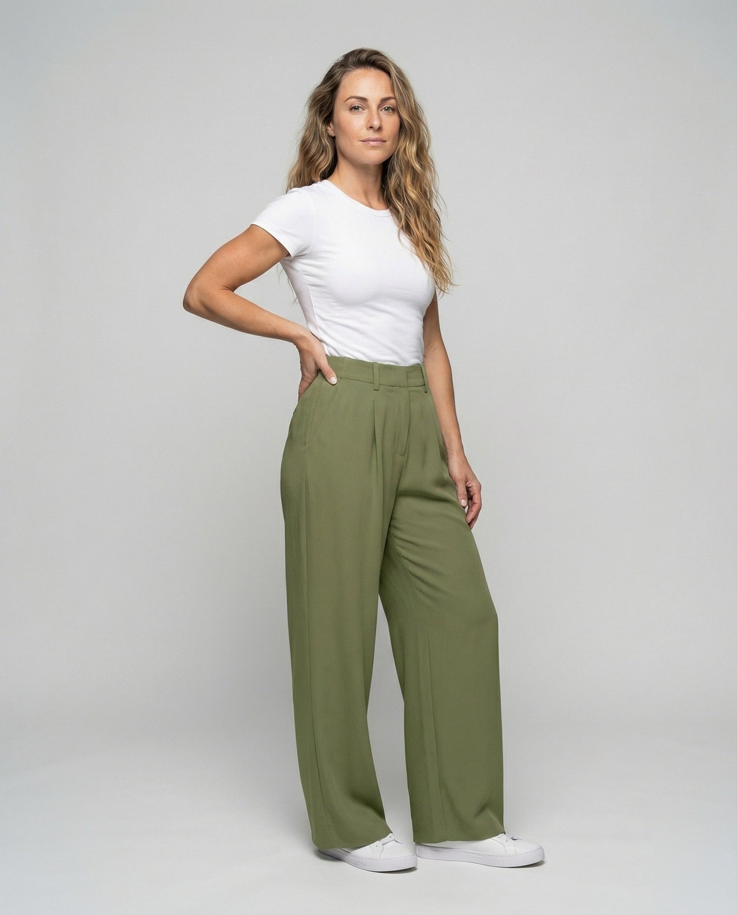 Pantaloni Donna in Tessuto con Pieghe Frontali Larghi - Brentozzi