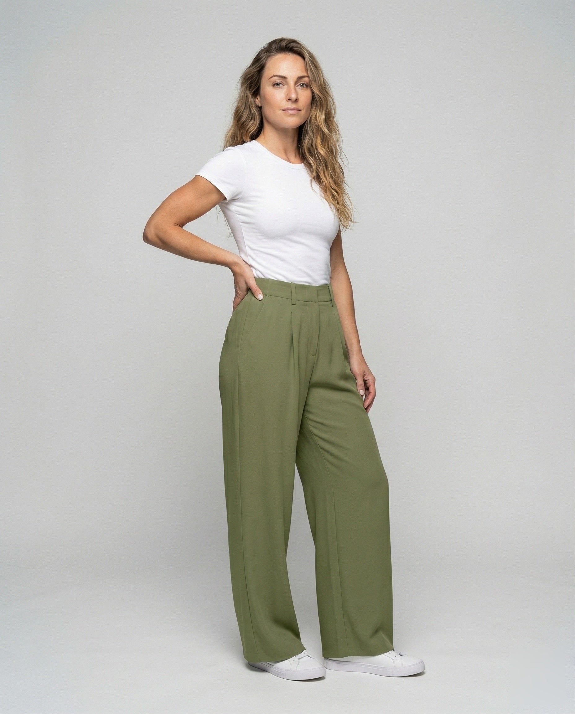 Pantaloni Donna in Tessuto con Pieghe Frontali Larghi - Brentozzi