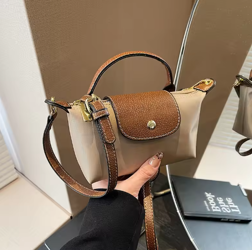 Pochette Donna in Pelle Compatta Pratica Quotidiana