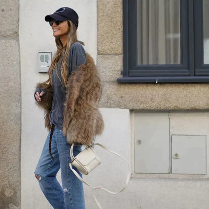 Giacca Donna Crop in Pelliccia Sintetica Casual Chic