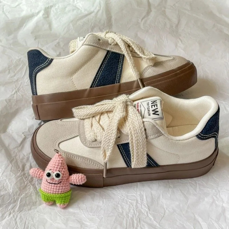 Sneakers basse retrò da donna, comode e casual, in tela e pelle scamosciata 1