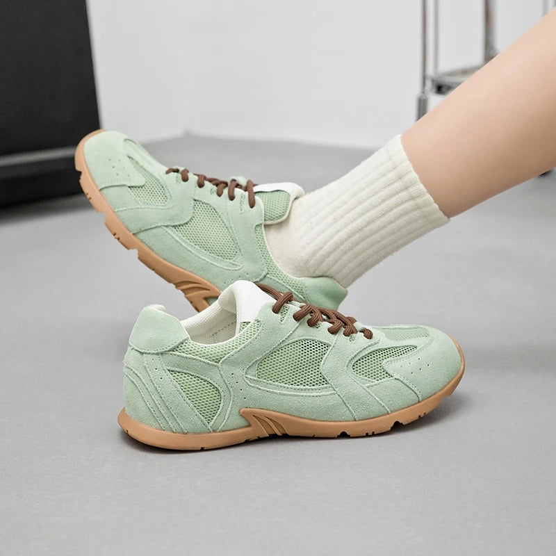 Sneakers comode da donna in pelle scamosciata con lacci retrò 1