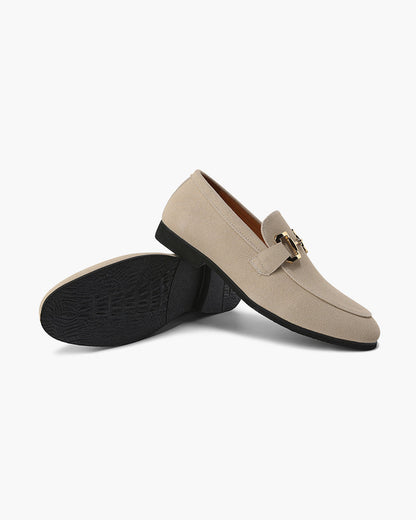 Pantofole Uomo in Pelle Scamosciata con Dettaglio Metallico Elegante