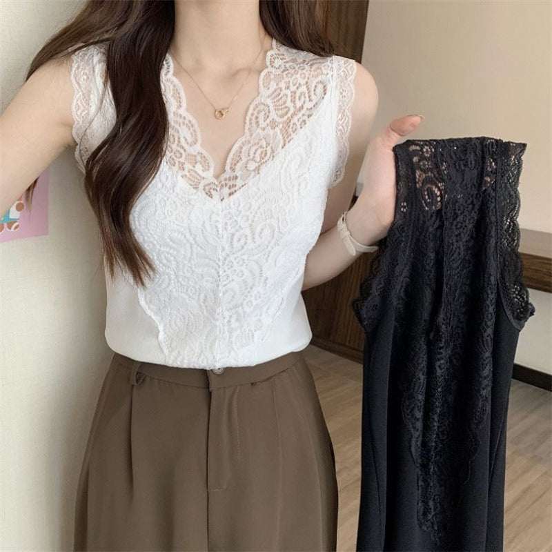 Donna con Ricami Scollo a V Elegante - Vesarelli