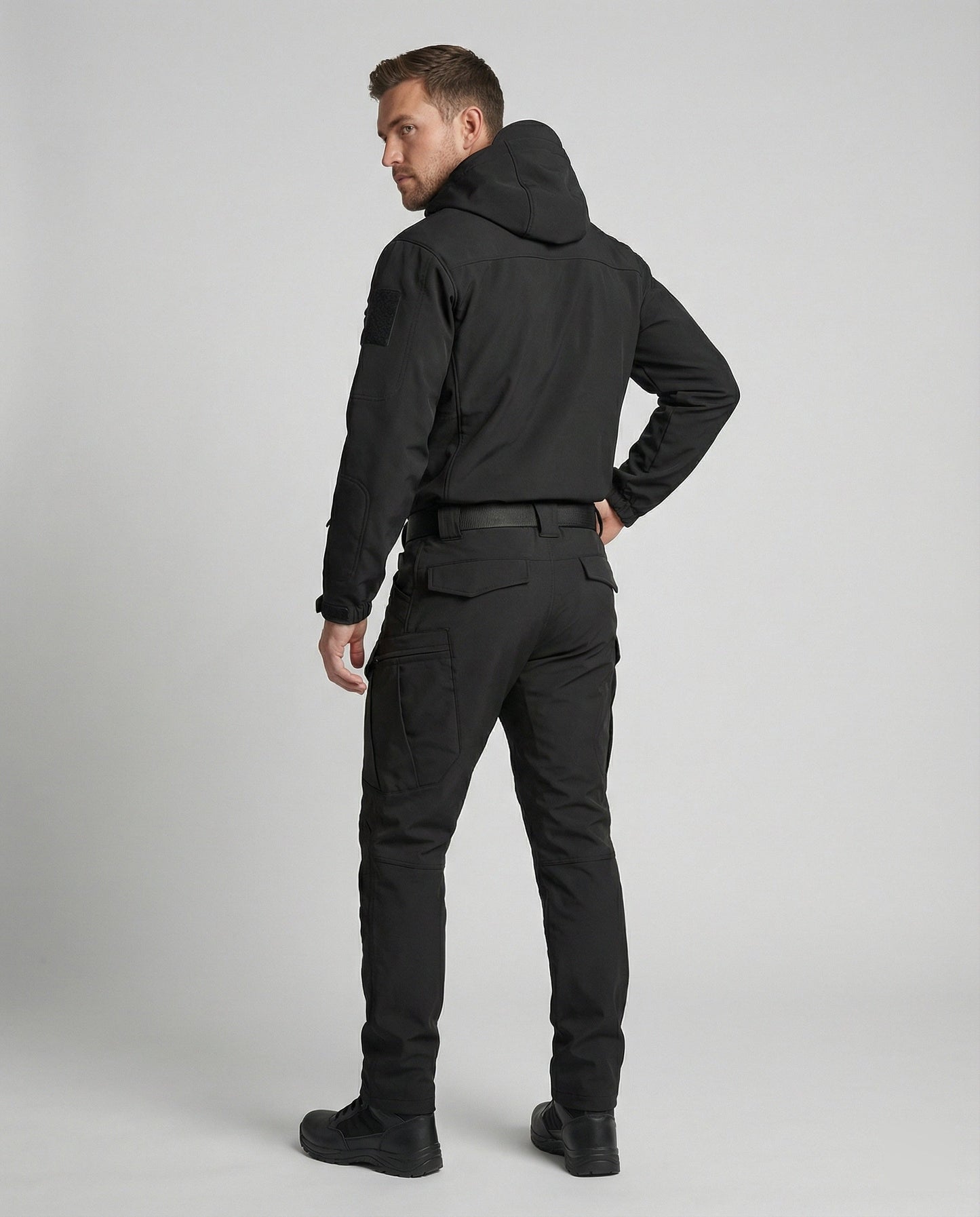 Giacca e Pantaloni Outdoor Uomo Tessuto Tecnico Impermeabile