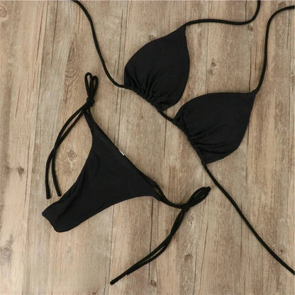 Bikini femme à dos nu, en polyester élastique, avec liens ajustables et motif floral pour un ajustement personnalisé.