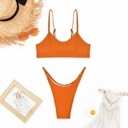 Bikini push-up orange femme en polyester, avec doublure ajustable et bretelles pour un ajustement personnalisé et confort.