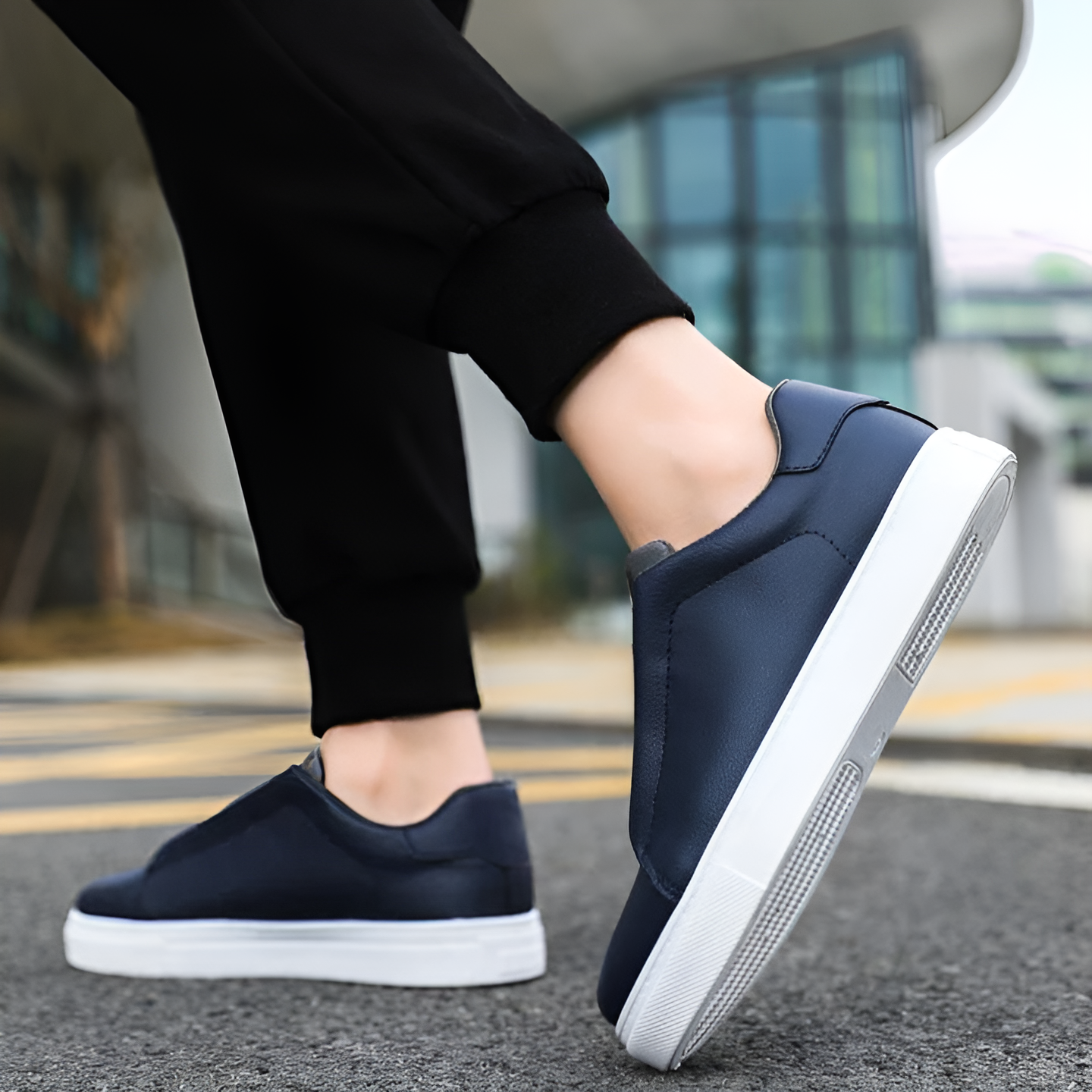 Sneaker Uomo in Pelle Vestibilità Classica