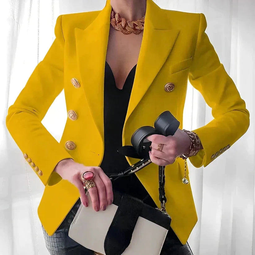 Blazer femme noir à double boutonnage, boutons dorés, coupe classique et tissu léger.