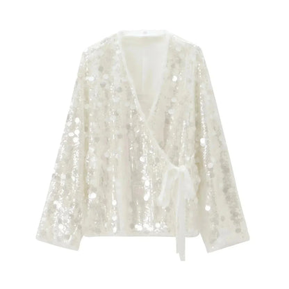 Blouse femme ivoire en tissu léger, paillettes scintillantes et col en V pour une touche d'élégance subtile.