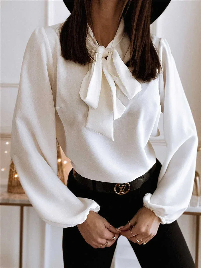 Blouse femme verte à manches longues, avec nœud décoratif, en tissu doux et respirant.