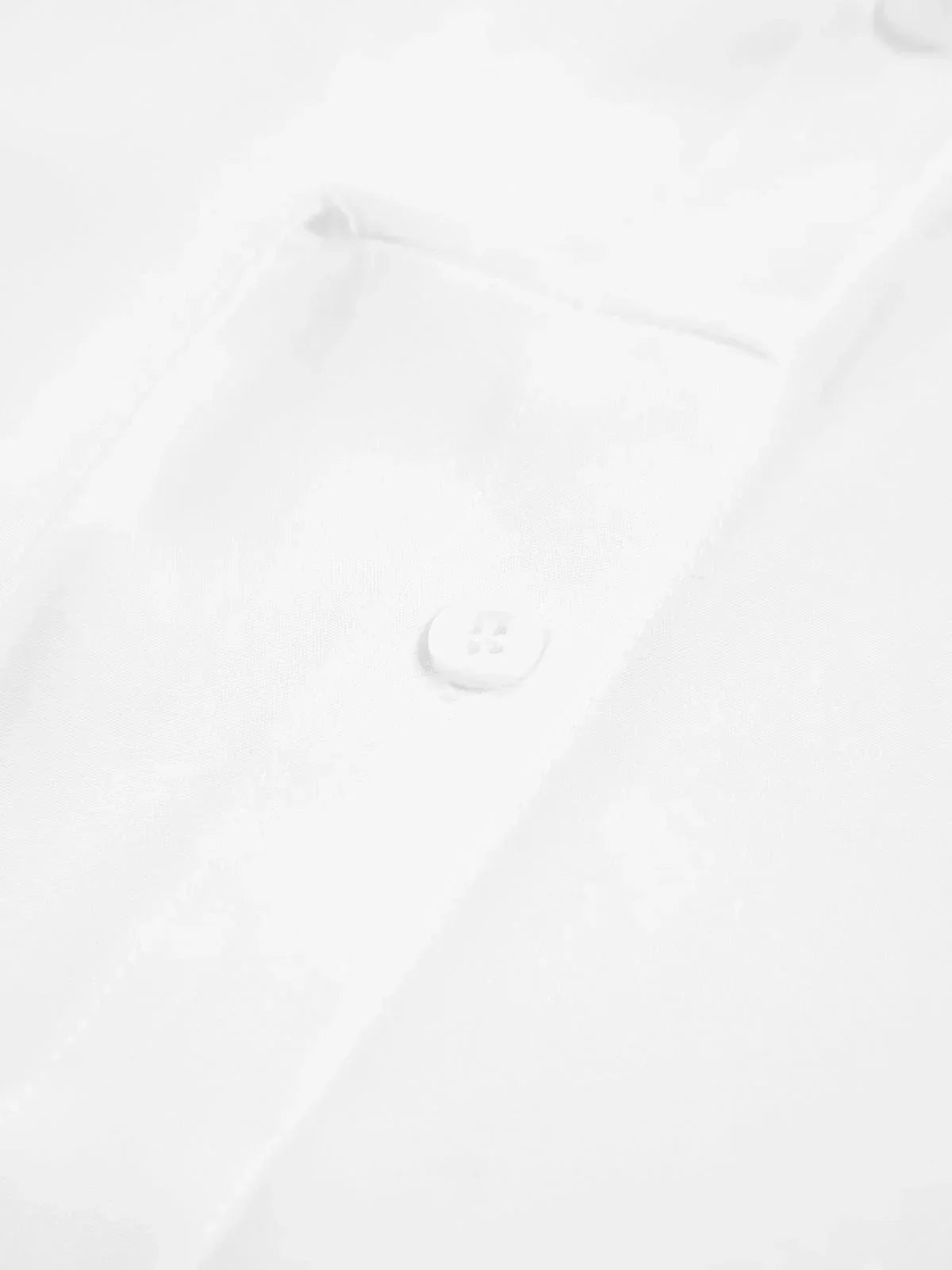 Blouse femme en coton léger, nouée devant, avec manches longues boutonnées et décolleté en V. Style décontracté et élégant.