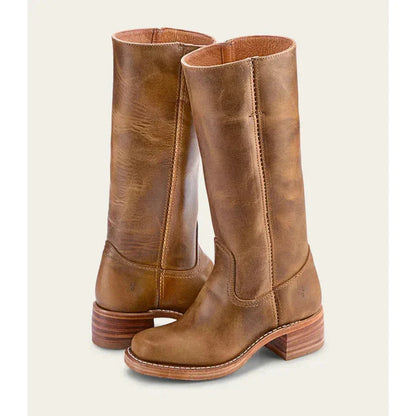 Bottes femme style cowboy, hauteur genou, en cuir marron foncé avec talon robuste et détails décoratifs.