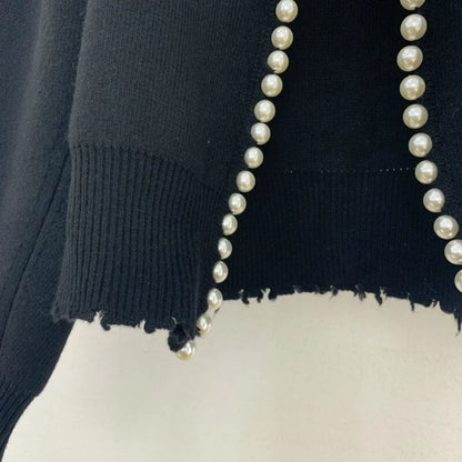 Cardigan femme blanc en tricot doux, avec détails en perles et coupe ouverte, idéal pour le quotidien.