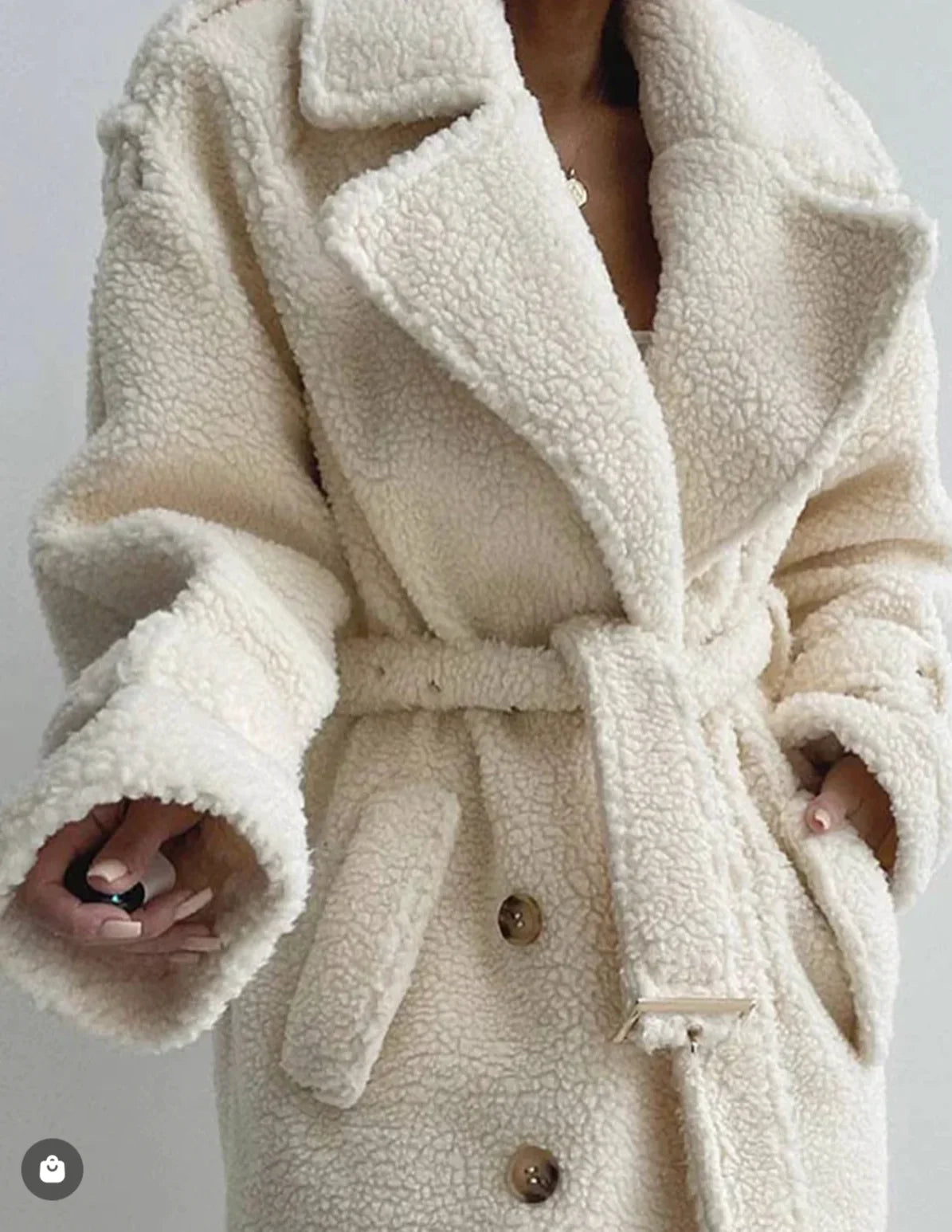 Cardigan femme en tricot doux avec détails en perles, coupe classique, adapté pour le quotidien et les occasions…