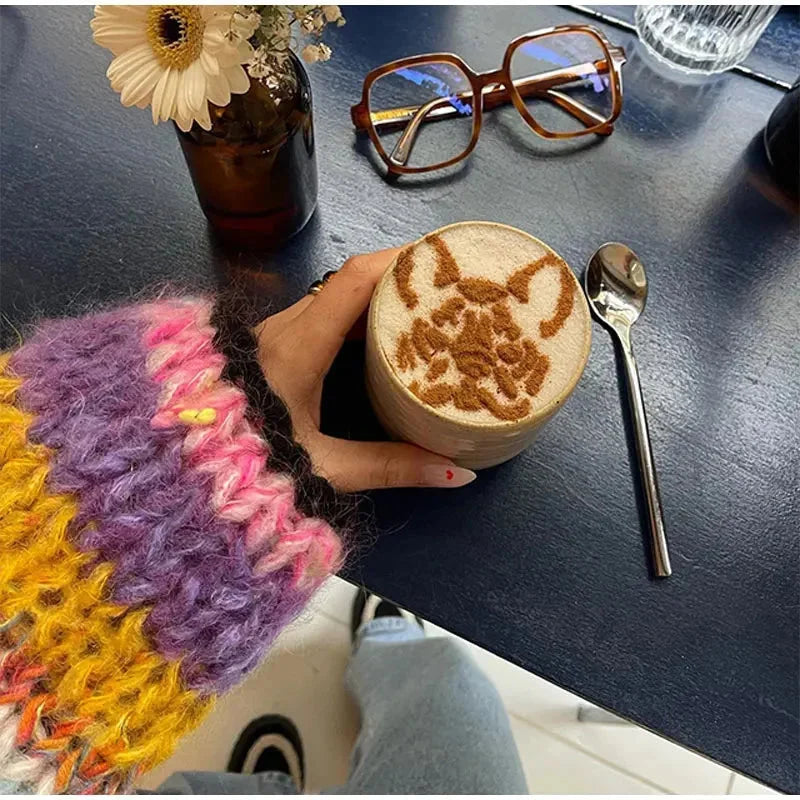 Cardigan femme à rayures colorées, manches larges, en tissu doux, adapté pour les saisons intermédiaires.