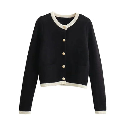 Cardigan femme noir en tricot avec boutons, conçu pour des occasions décontractées ou habillées.