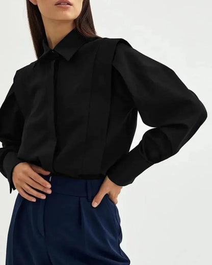 Chemise carrée femme à boutons multiples, en tissu léger, disponible en plusieurs coloris.