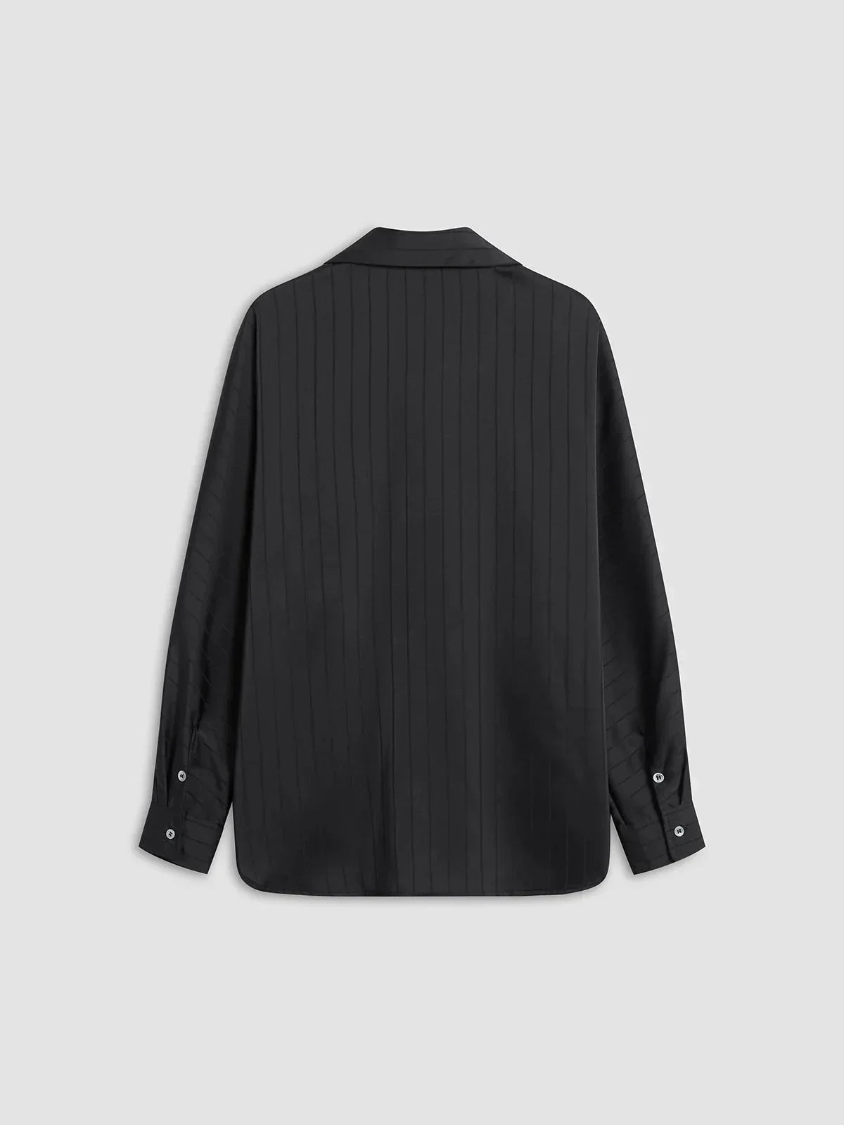 Chemise femme en coton doux, boutons dorés, manches longues et design élégant, parfaite pour une tenue professionnelle ou…