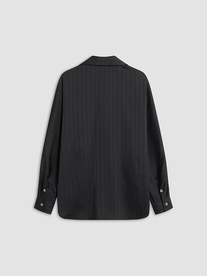 Chemise femme en coton doux, boutons dorés, manches longues et design élégant, parfaite pour une tenue professionnelle ou…