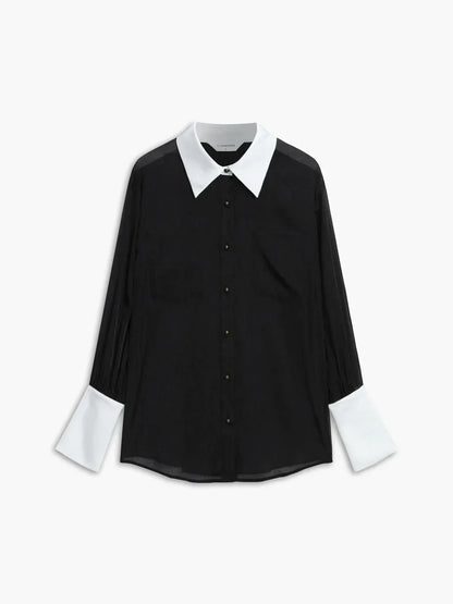 Chemisier femme noir transparent avec boutons, col élégant, en tissu léger et fluide, parfait pour un look chic et féminin.