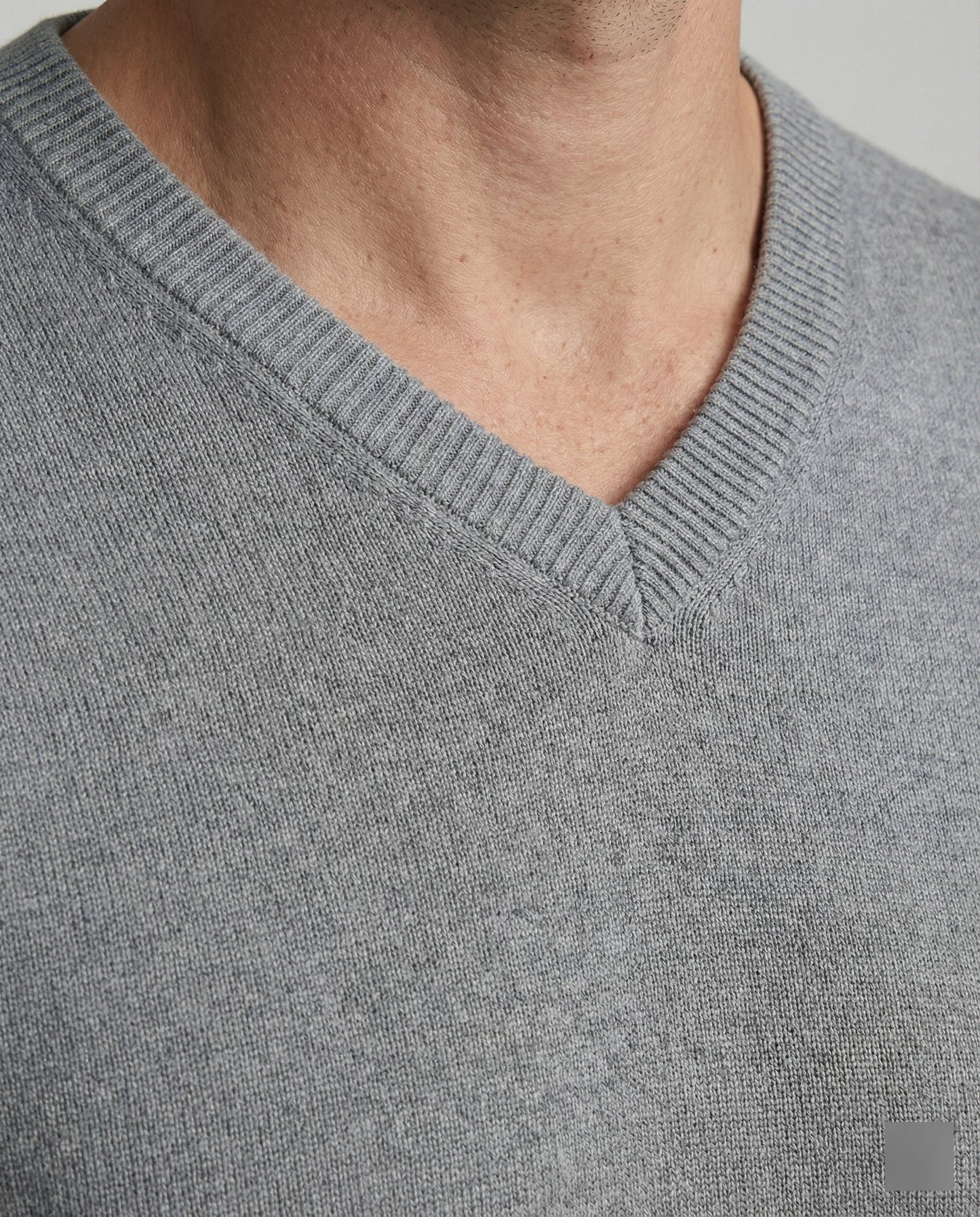 Maglione Uomo in Maglia Sottile Scollo a V