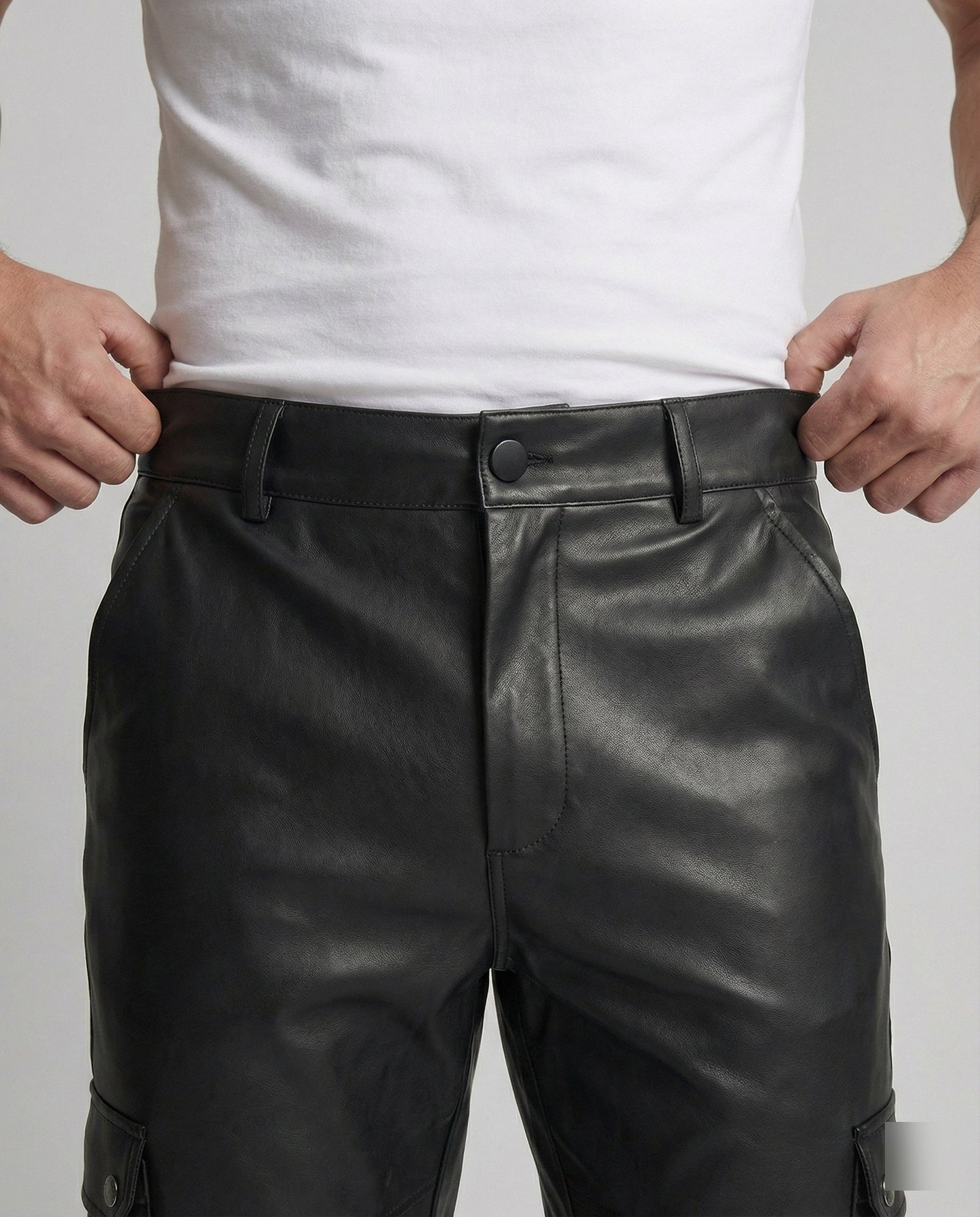 Pantaloni Cargo Uomo in Ecopelle con Tasche Laterali