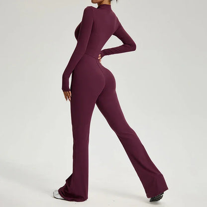 Combinaison de yoga marron pour femme, manches longues, zip intégral et tissu respirant pour le confort.