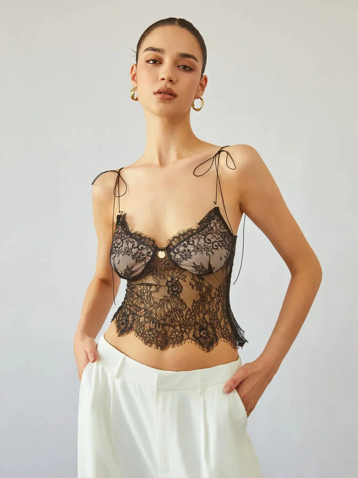 Donna in Pizzo Bretelle Nodi Stile Corsetto - Vesarelli