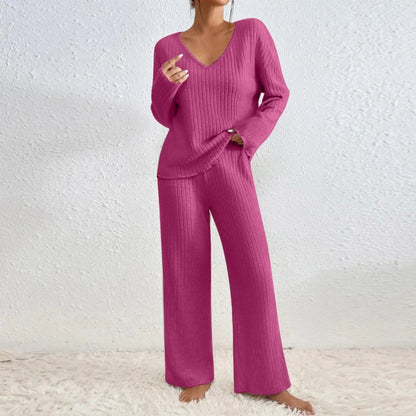 Ensemble femme noir, manches longues, col en V, en coton léger, parfait pour les journées décontractées.