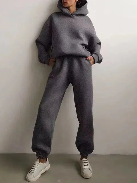 Ensemble deux pièces ample pour femmes en mélange de coton léger, design contemporain, couleur rose.