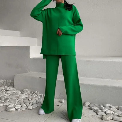 Ensemble femme en coton léger, coupe décontractée et design moderne, couleur bleue.