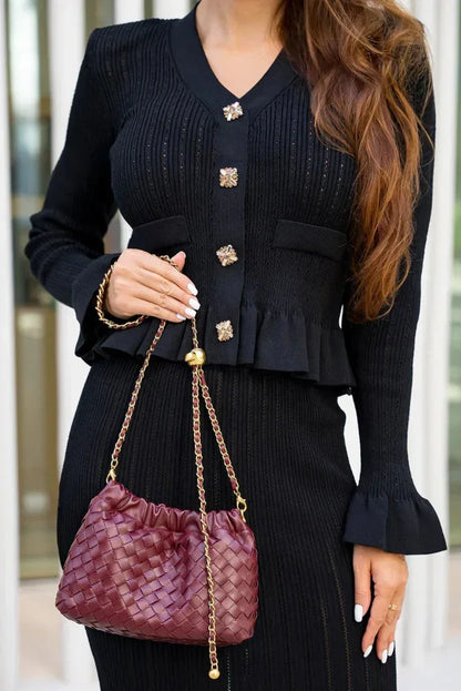 Ensemble femme ajusté en coton, composé d'un cardigan ouvert et d'une jupe mi-longue à taille élastique.