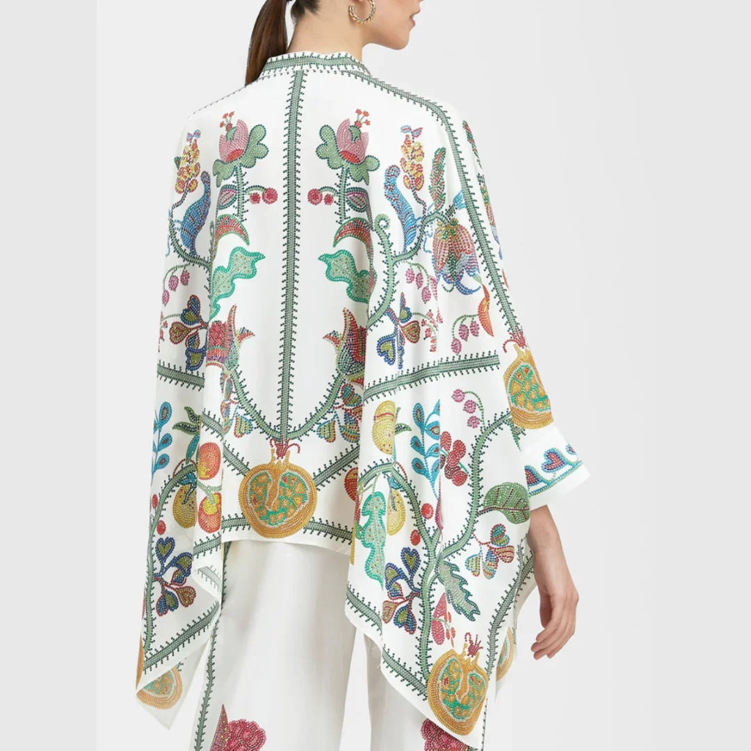 Ensemble femme boho chic en coton léger, motifs floraux colorés, manches et pantalon amples pour un look printanier…