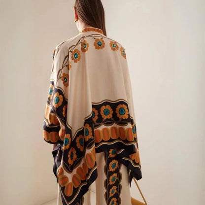 Ensemble femme boho chic avec motifs floraux, en coton léger, parfait pour le printemps et les journées ensoleillées.