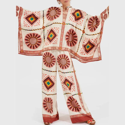 Ensemble femme boho chic rouge, en coton léger, avec motifs floraux printaniers et coupe ample pour un confort élégant.