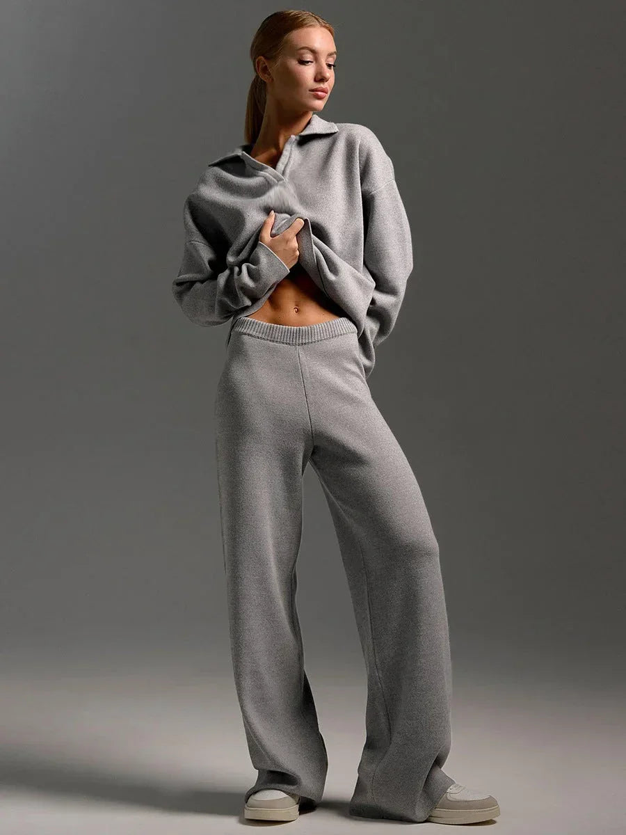 Ensemble femme en coton, col chemise, pantalon ample, couleur grise, adapté pour des occasions décontractées.