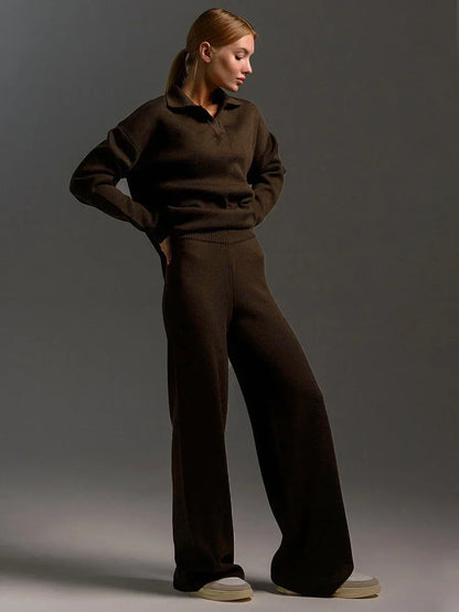 Ensemble femme noir avec col chemise et pantalon ample en mélange de coton respirant.