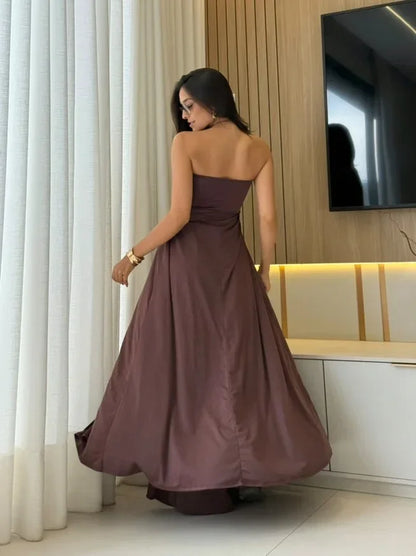 Ensemble femme deux pièces en coton léger, avec palazzo ample et crop top à bretelles, parfait pour l'été.