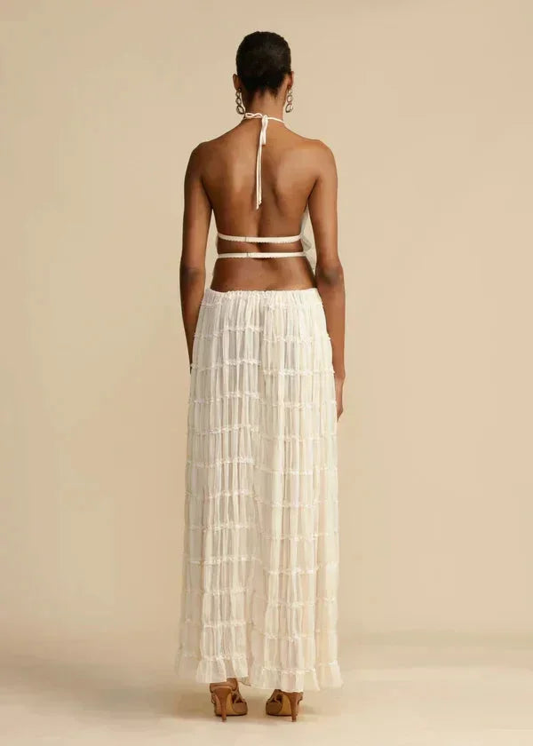 Ensemble femme en voile ivoire, composé d'une jupe fluide et d'un haut à volants, idéal pour les occasions décontractées.