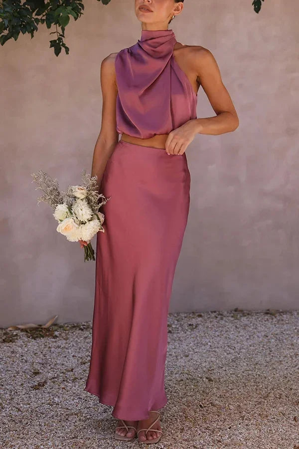 Ensemble femme avec jupe fluide en viscose et top à col drapé, idéal pour un look élégant et décontracté.