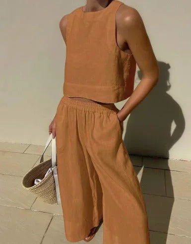 Ensemble femme marron sans manches, top court en coton léger et pantalon fluide à taille élastique pour un confort quotidien.