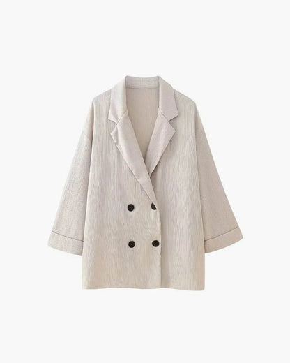 Ensemble femme en satin noir, coupe décontractée avec double boutonnage.