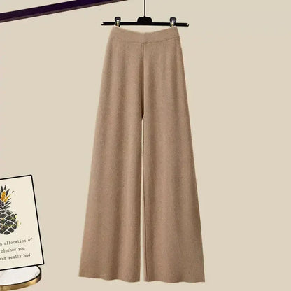 Ensemble femme beige trois pièces en coton, comprenant une blouse, un pantalon et une veste au design élégant.