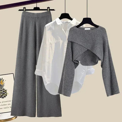Ensemble femme trois pièces en tissu doux et respirant, design simple et coupe confortable, couleur gris.