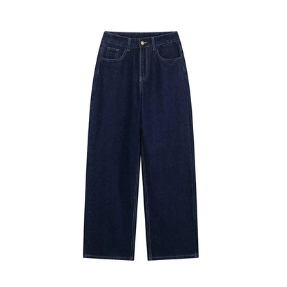 Ensemble femme en denim, comprenant une veste et un pantalon avec ceinture ajustable et coupe décontractée.
