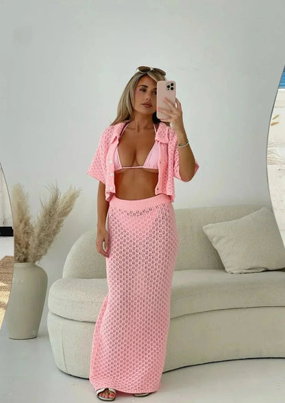Ensemble jupe maxi et haut en crochet, fabriqué en coton léger, idéal pour les journées d'été décontractées.