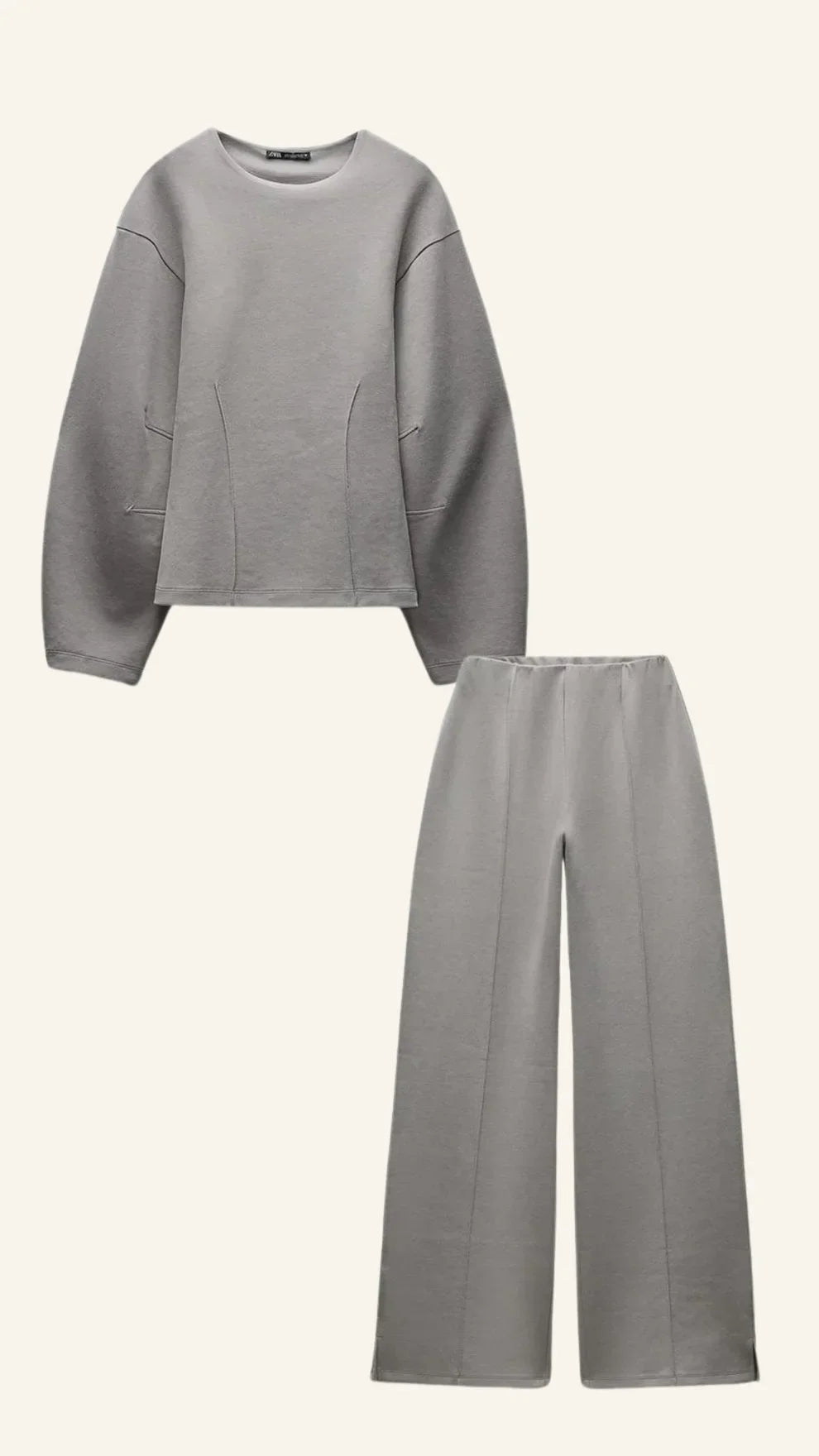Ensemble femme en coton blanc, composé d'un pull décontracté et d'un pantalon assorti au design sportif.